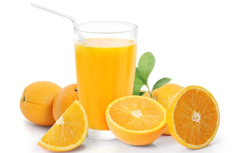 uống nước cam buổi tối