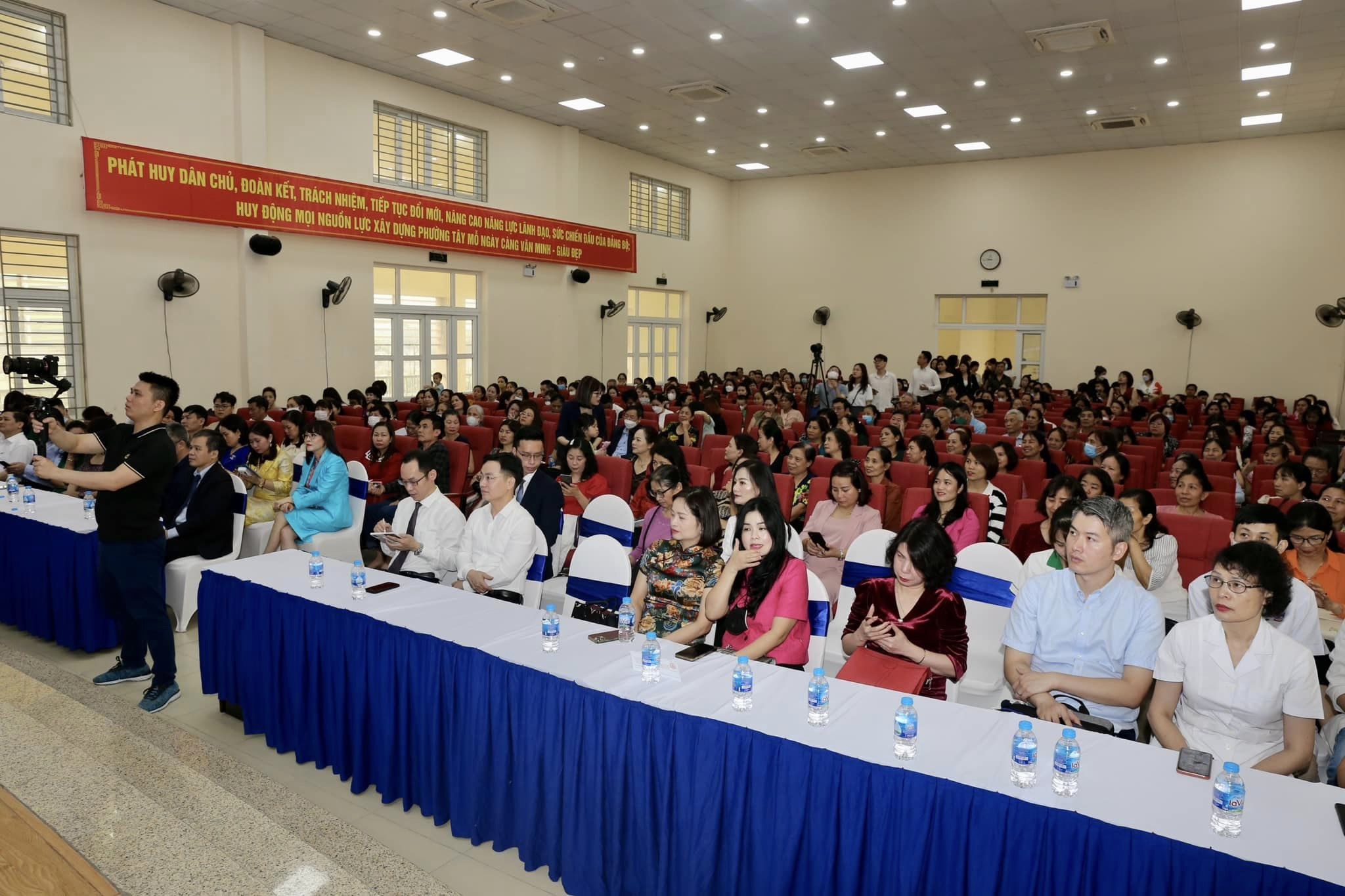 Buổi lễ khai trương thu hút hàng trăm khách mời tham dự